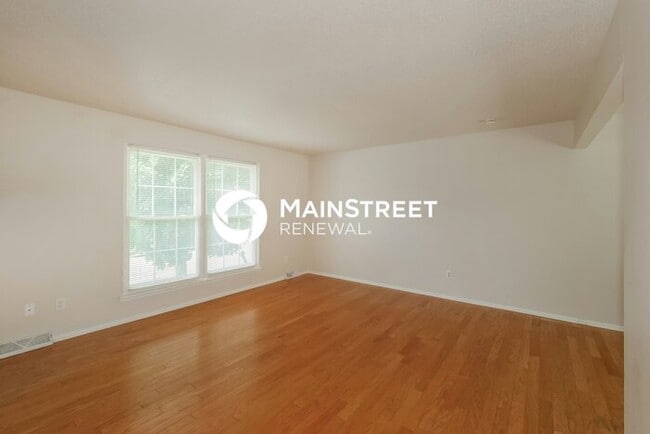 3 Bedroom Pet-Friendly Home in Independence, MO with Main Street Renewal