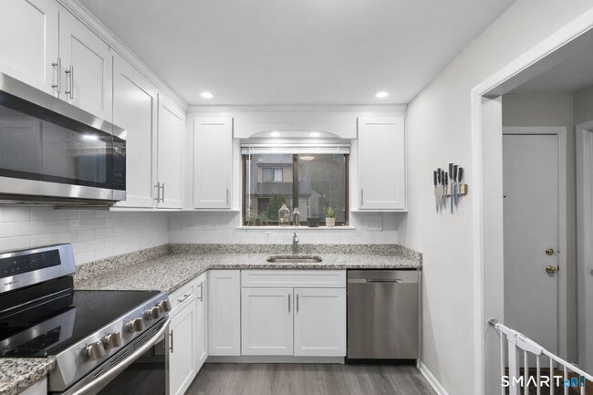 Photo - 9 Avon Ct Unit 9