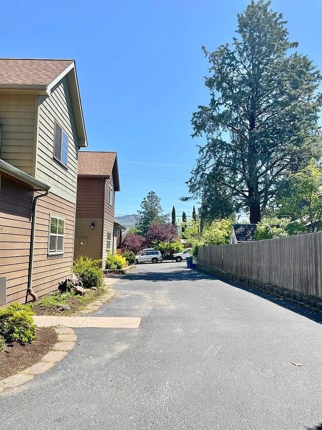 Photo - 907 Bellview Ave