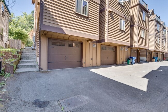 Photo - Charming Seattle Townhome with Garage Avai...