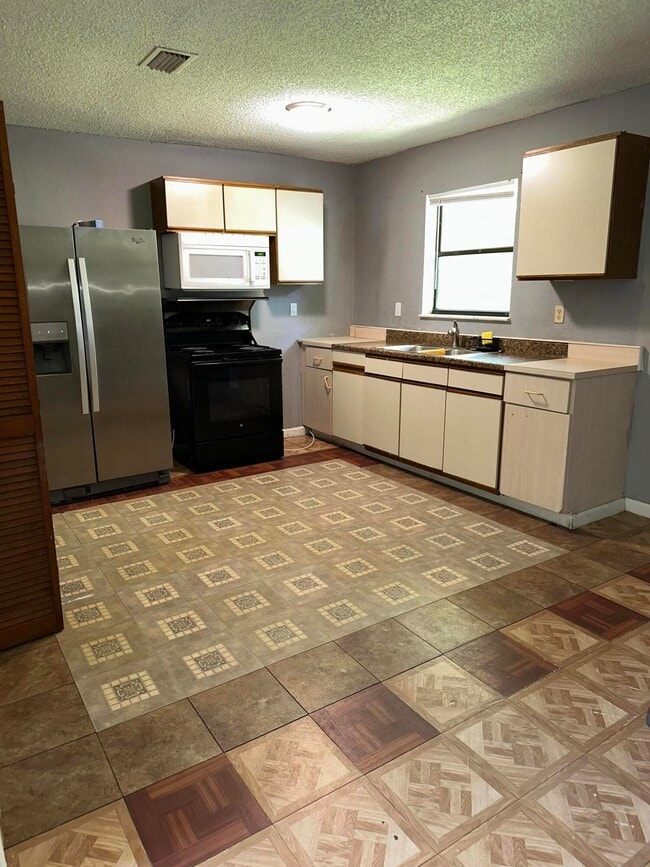 Photo - 1264 36th Ave SW