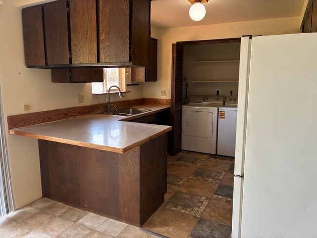 Photo - 2121 E Viewmont Dr
