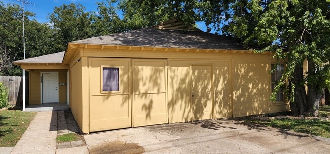 Building Photo - 2005 E Rancier Ave Unit 2005 E Rancier Ave