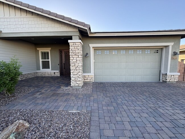 Photo - Dove Mountain 4 bedroom with Den 3,277 sq ft 3 car tandem garage