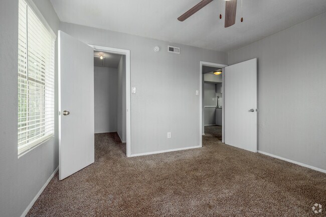 2BR, 2BA - 900SF - Bedroom