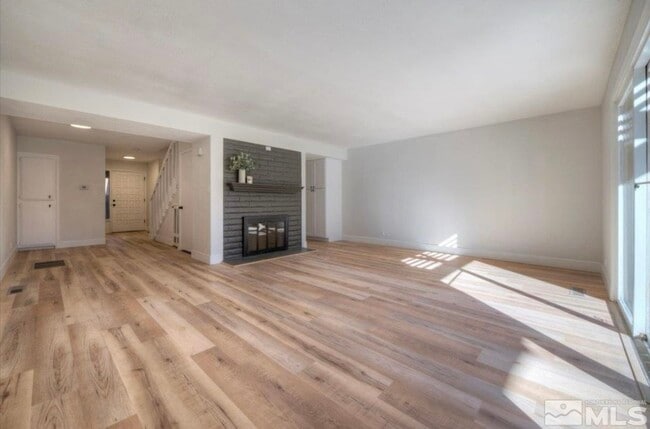 Photo - 2014 Branch Ln