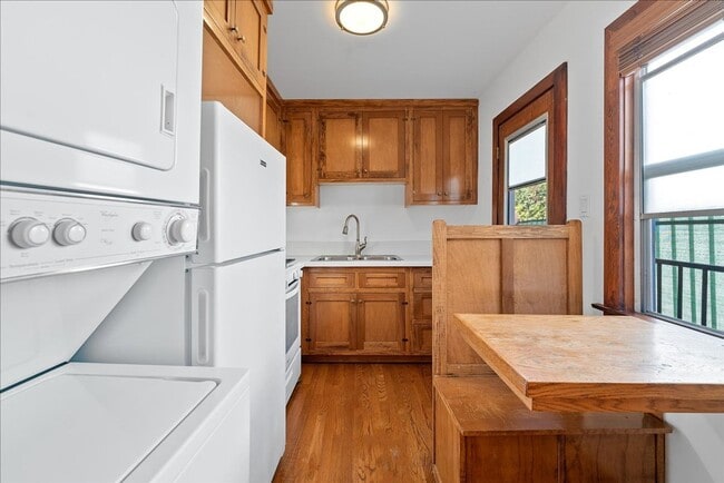 Photo - 320 1/4 Columbia Ave-