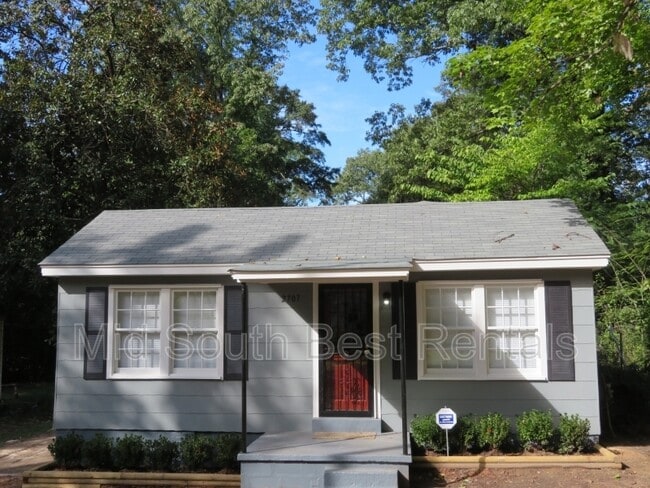 Building Photo - 2707 Chatsworth St