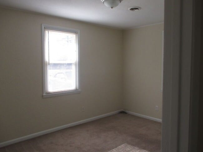 Photo - Nice two bedroom one bath duplex that is c...