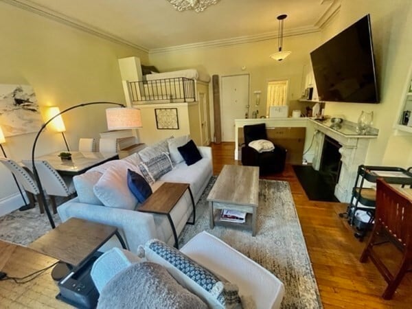 Building Photo - 247 Beacon St Unit 3 Rental