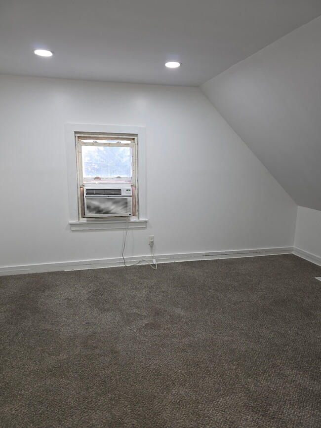 Photo - 300 W Burnham St