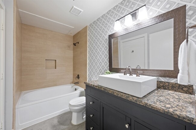 Photo - 2000 Bagby St Unidad 7414