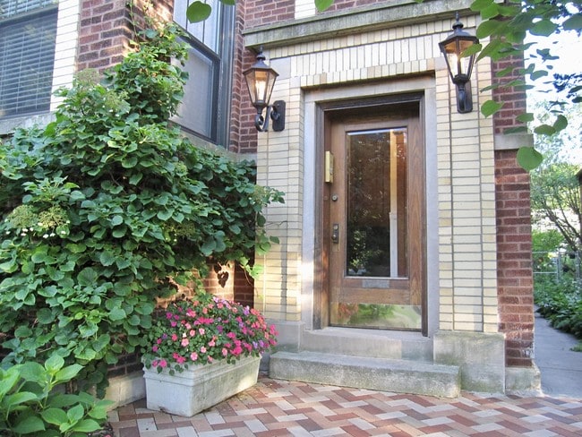 Building Photo - 734 Mulford St Unit 2