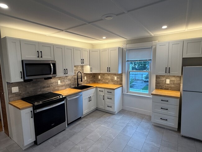 Building Photo - 15 Willow Ave Unit 2
