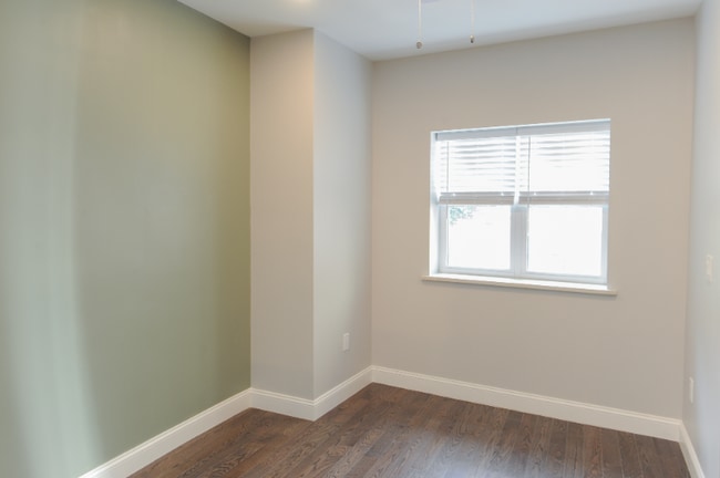 Photo - 719 Carpenter St Unit 3rd Floor