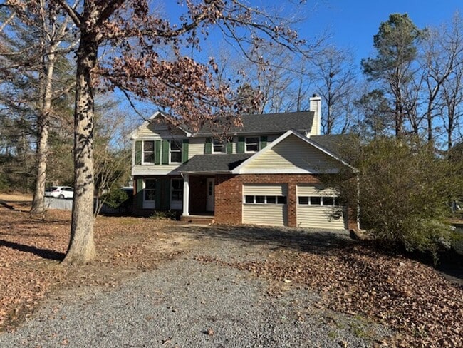 Building Photo - Spacious Chesterfield 2 Story