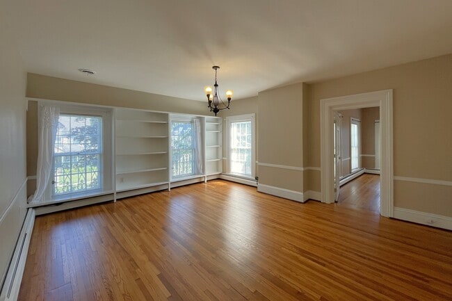 Building Photo - 609 W Water St Unit 2