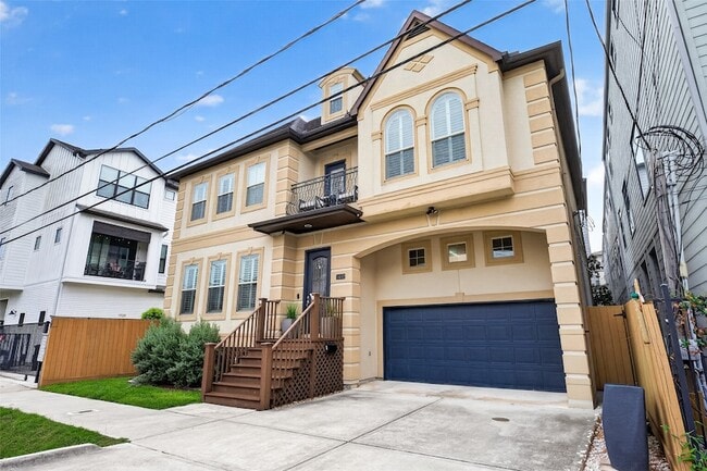 Photo - 1042 W 15th 1/2 St