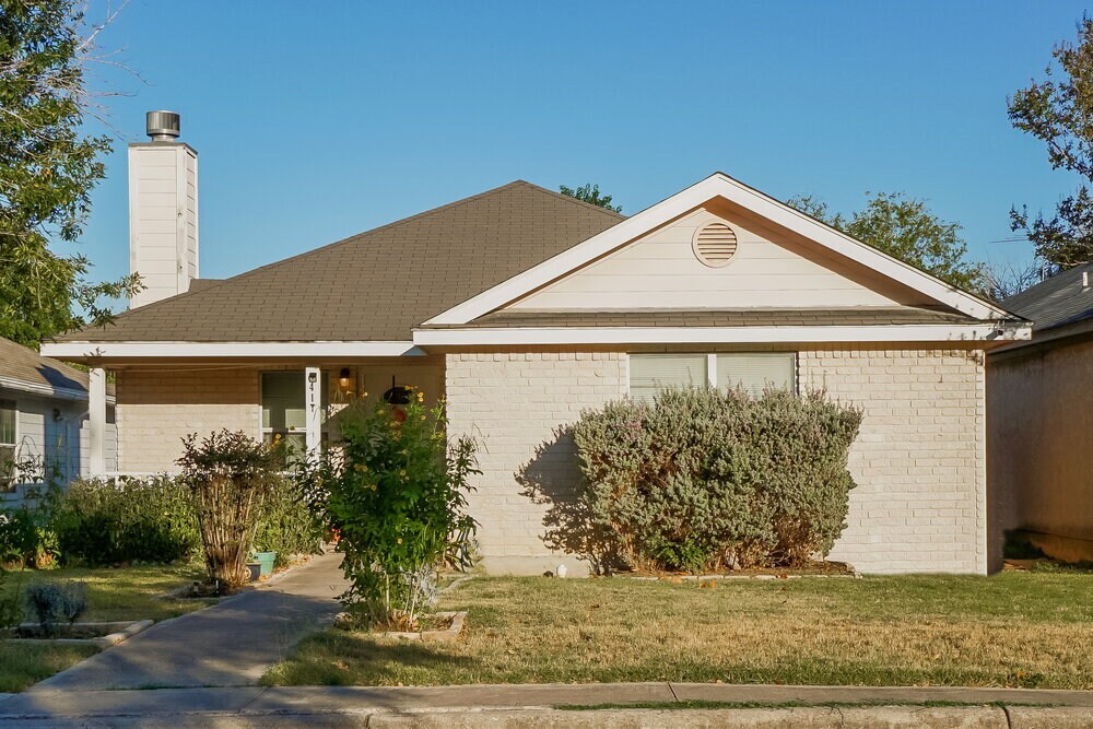 Photo - 417 Canterbury Ln