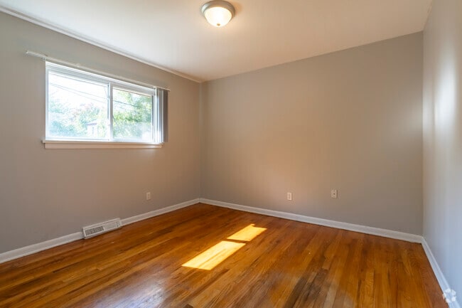 2BR, 1BA - 650SF - Bedroom 1