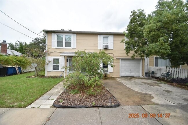 Building Photo - 1156 Sunset Point Rd Unit B Rental