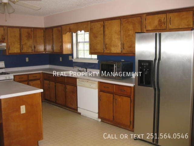 Photo - 420 Lakeview Dr W