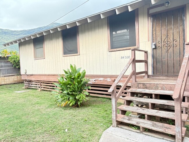Building Photo - Two Bedroom Makaha Duplex