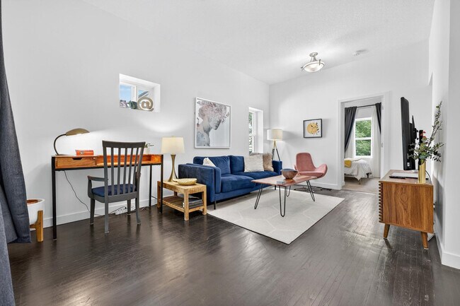 Photo - 11333-11389 89 St NW Unit ID1308647P