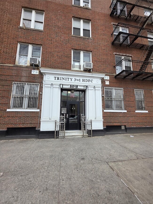 Building Photo - 2015 Southern Blvd Unit 8E