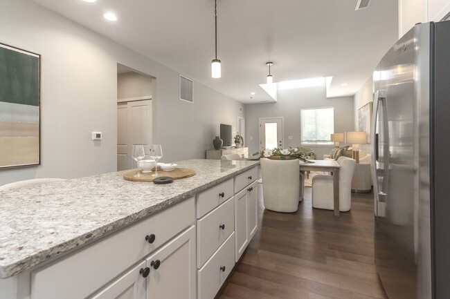 Photo - Woodview Commons Apartments