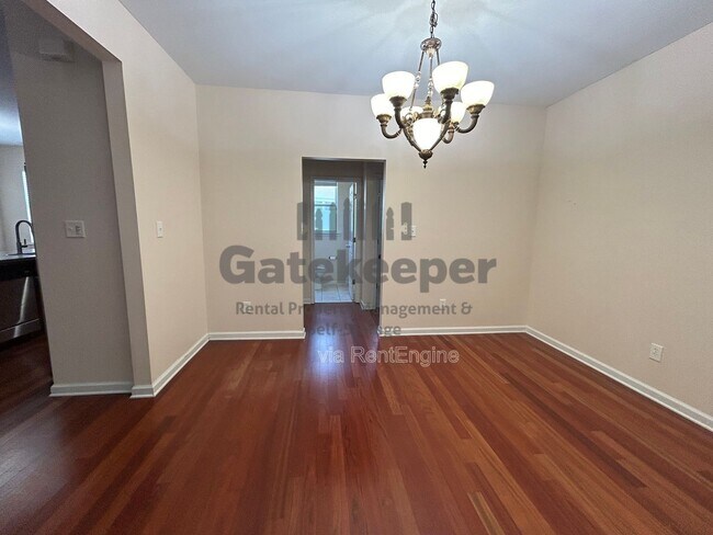 Photo - 214 Turnbridge Cir