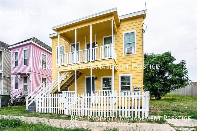 Newly remodeled 3 bedroom shotgun duplex - Newly remodeled 3 bedroom shotgun duplex House