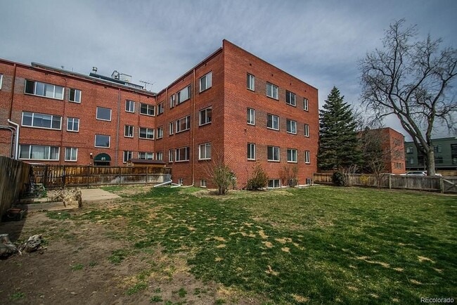 Dog run and yard - 85 N Grant St Unit 20