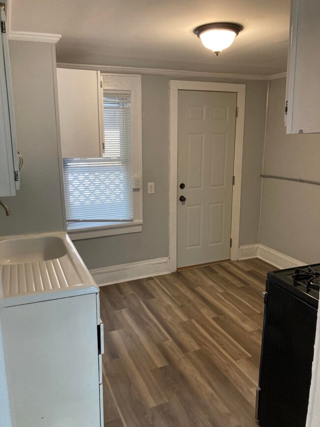 Photo - 117 N 60th St