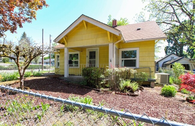 Photo - 310 16th St SE