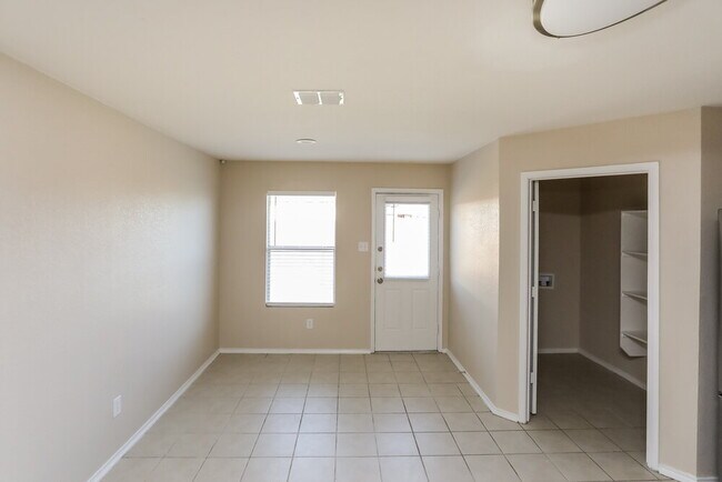 Photo - 1316 Hazelnut Dr