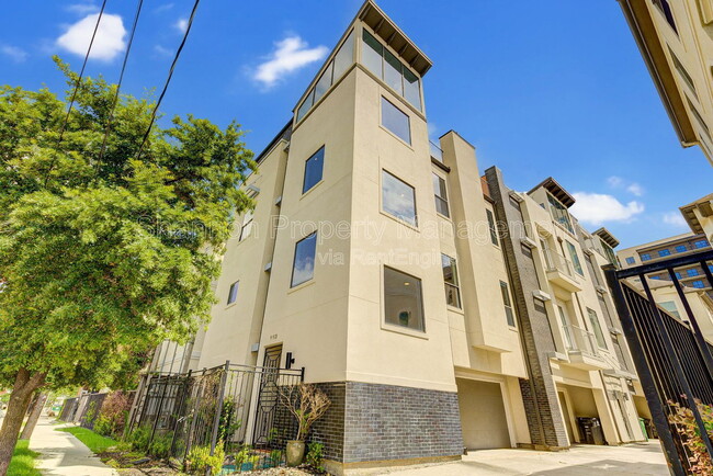 Building Photo - 113 Tuam St