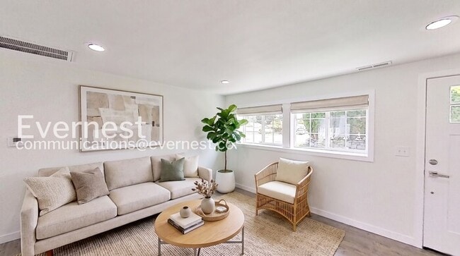 Photo - 3930 NE 6th Pl
