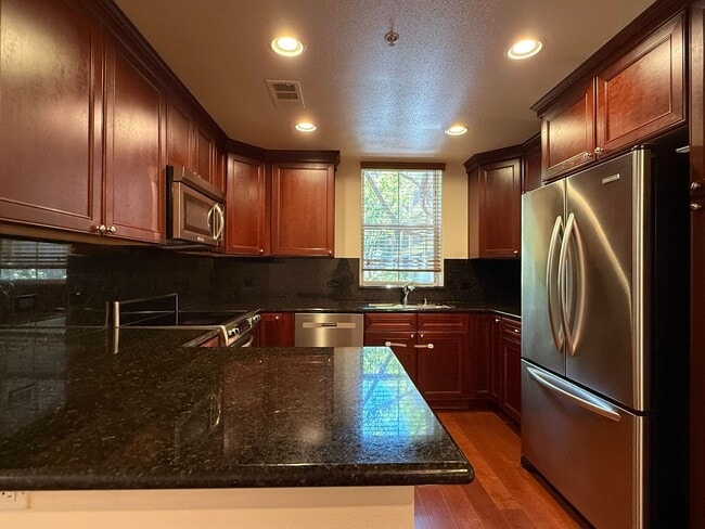 Building Photo - Modern 3 Bedroom 2 Bathroom Condo at the Monte Vista in Downtown San Jose Unit 135
