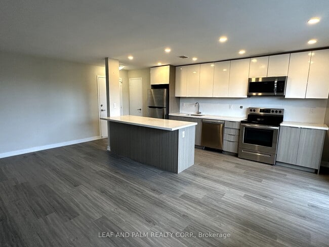 Photo - 9960 Bayview Av Unit #3