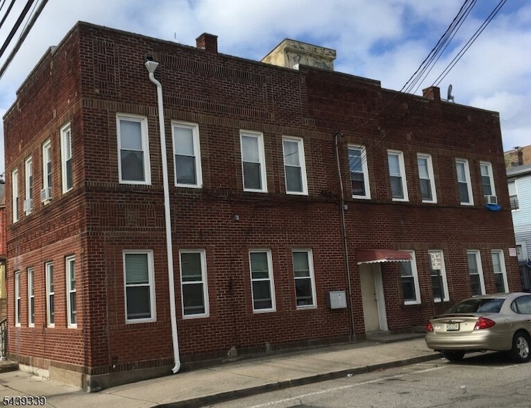 Photo - 256 Ackerman Ave