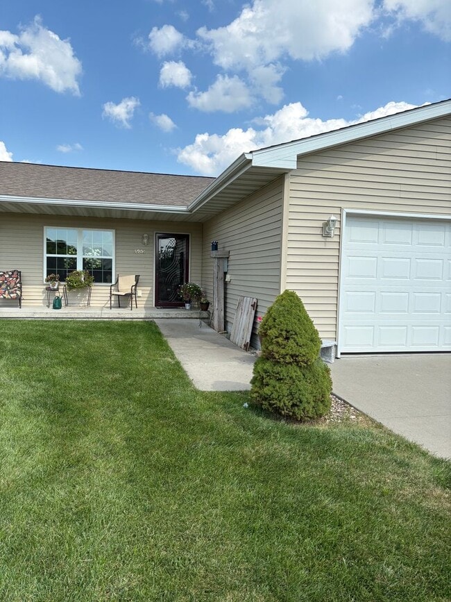 Building Photo - RENT SPECIAL HALF OFF FIRST MONTHS RENT 2 ... Rental