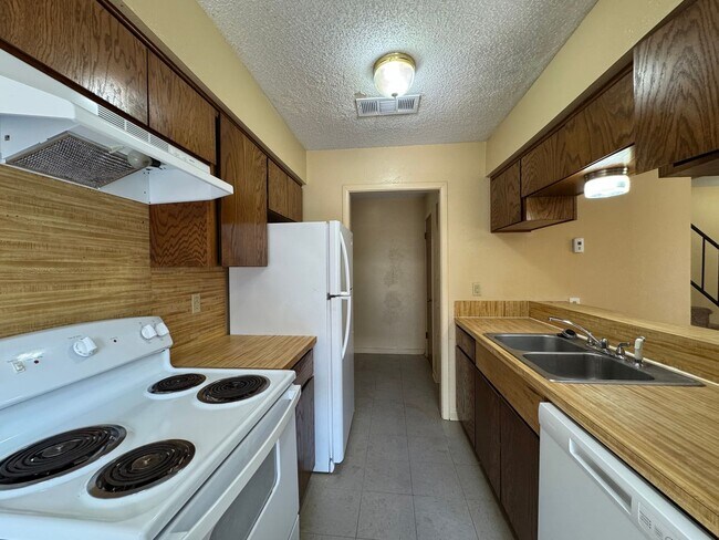 Photo - 1208 Covey Ln Unidad # D