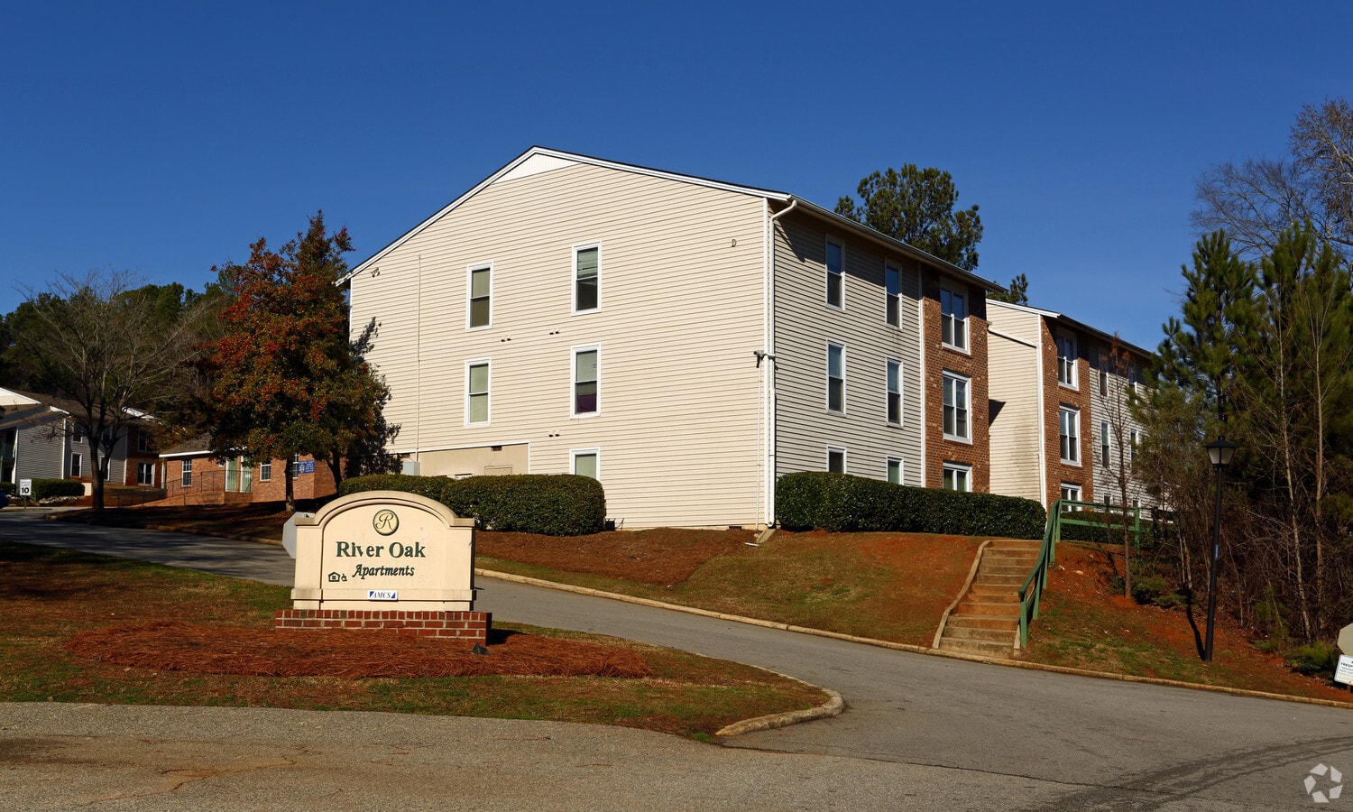 Photo - River Oaks Apartments