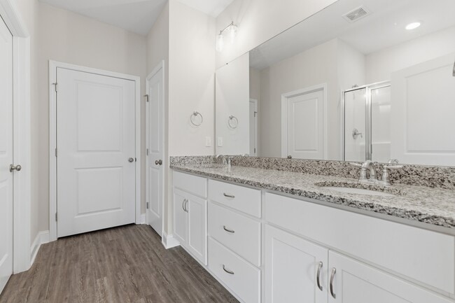 Photo - 3237 McClellan Way SE