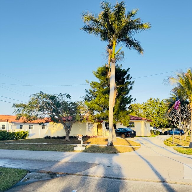 Building Photo - 416 San Mateo Dr