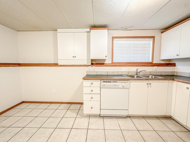 Photo - 5120-5142 42 St