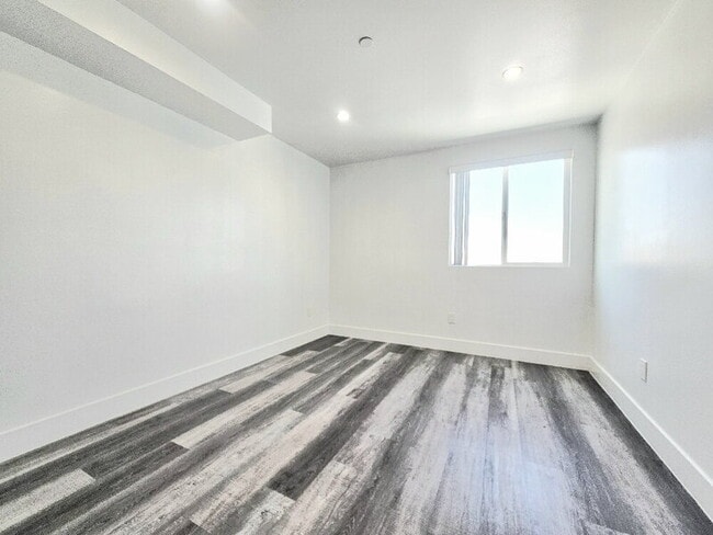 Photo - 2855 Cincinnati St Unit Room 7