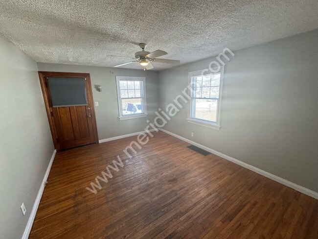Photo - 2401 Redwood Ave