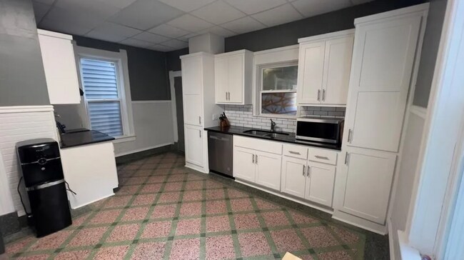 Photo - 523 Tracy Ave